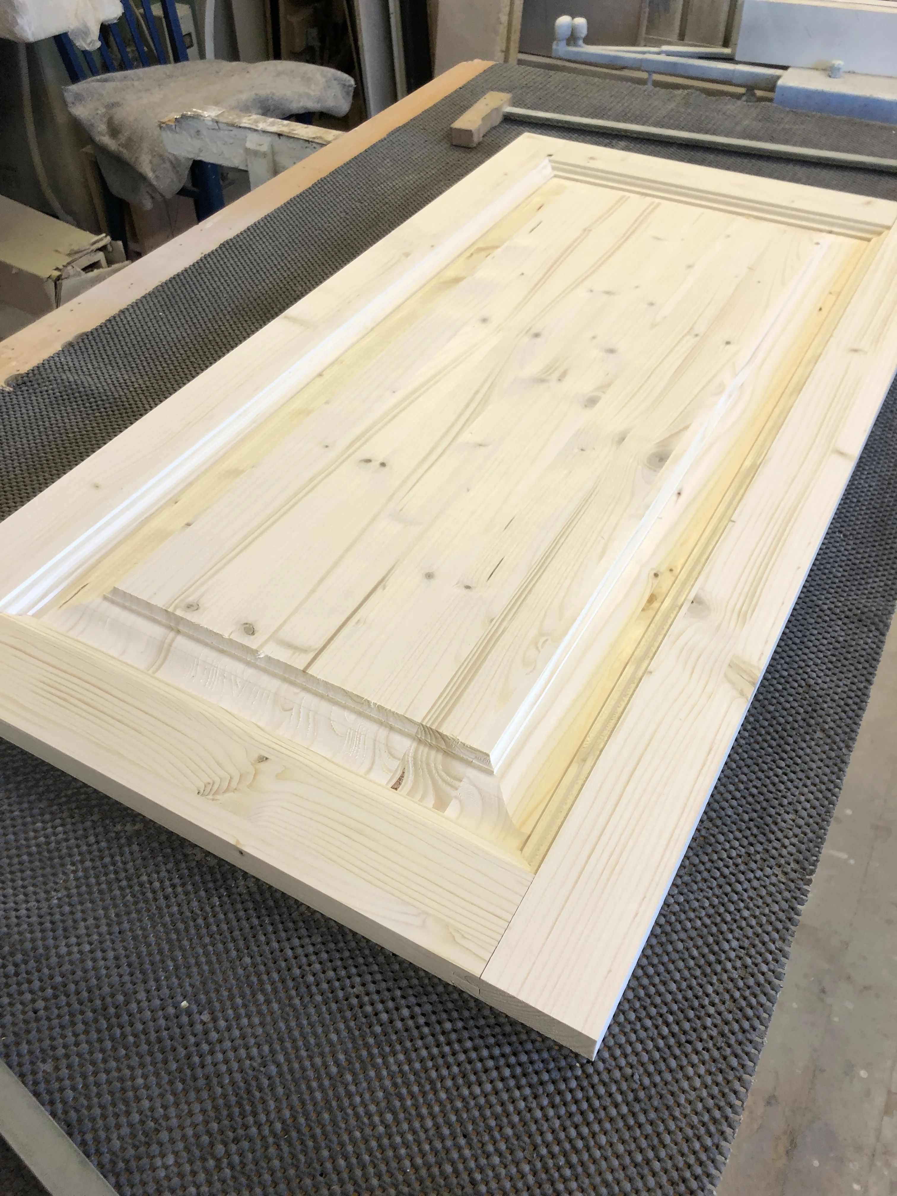 Handgefertigte Kassettentür