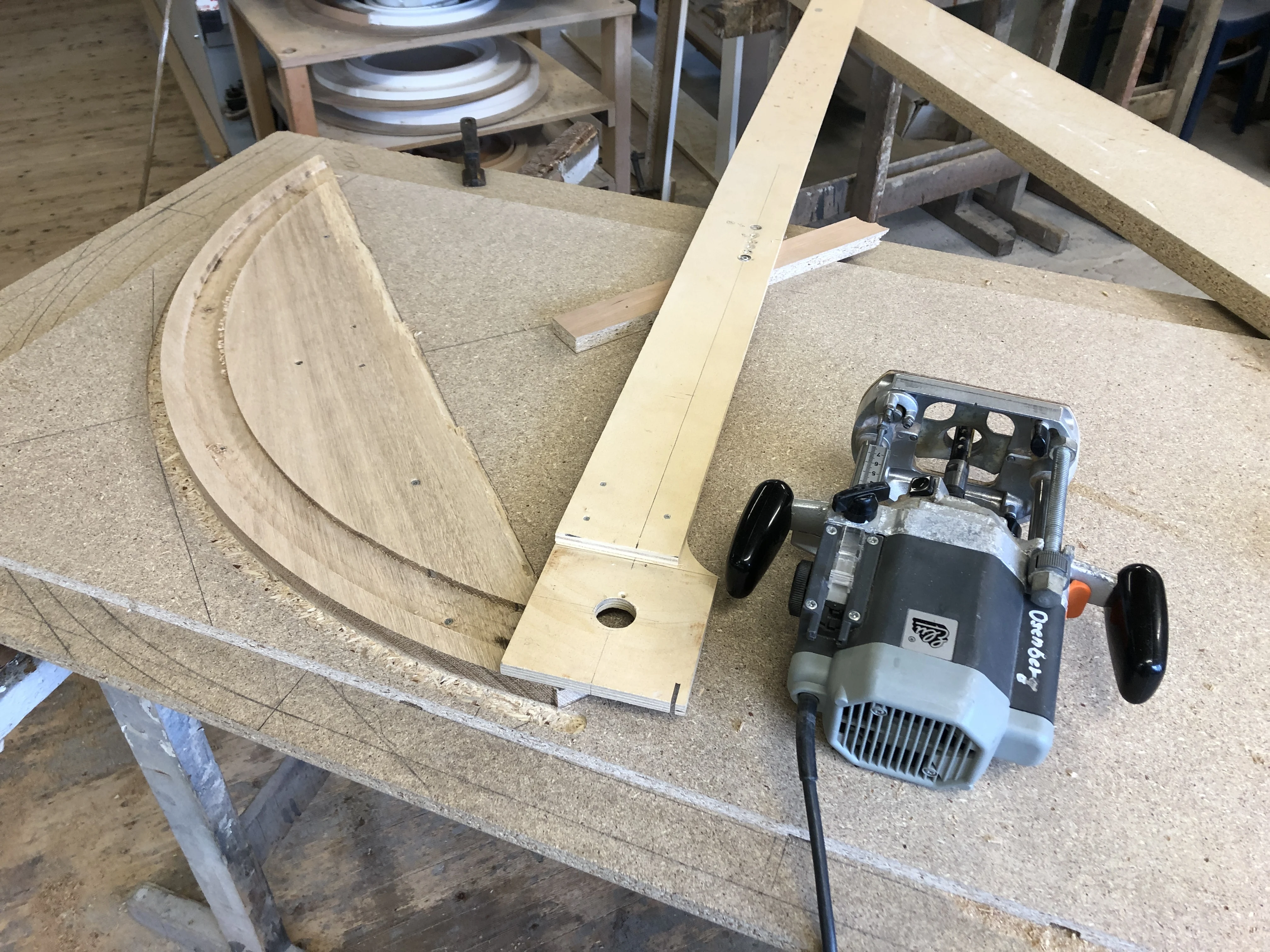 Fräsarbeit mit Schablone